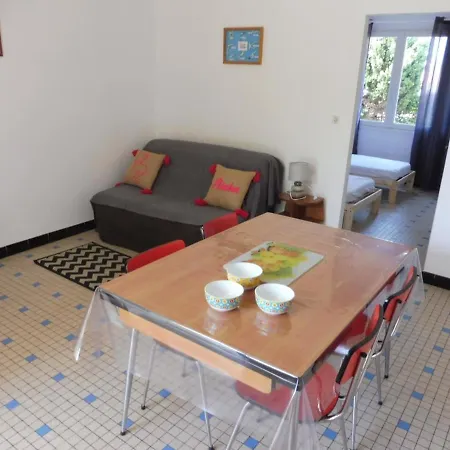 Holiday home Charmante Maison A 600m De La Plage, 4 Pers, Terrasse Et Jardin, Quartier Tranquille - Fr-1-540-221