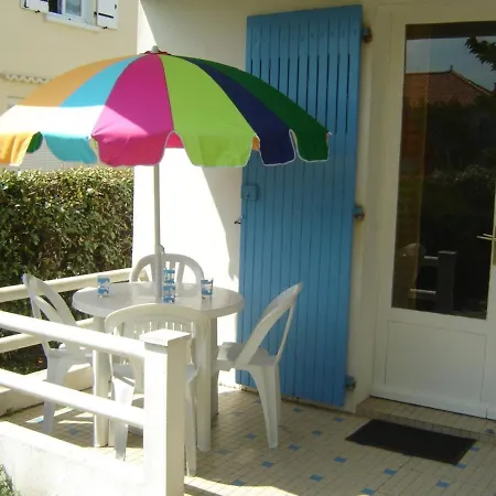 Holiday home Charmante Maison A 600m De La Plage, 4 Pers, Terrasse Et Jardin, Quartier Tranquille - Fr-1-540-221
